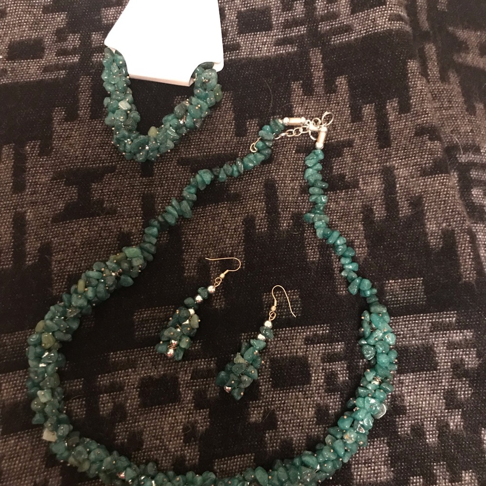Green gemstone jewelry set